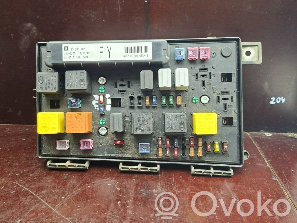 Opel Astra H Módulo de fusible 