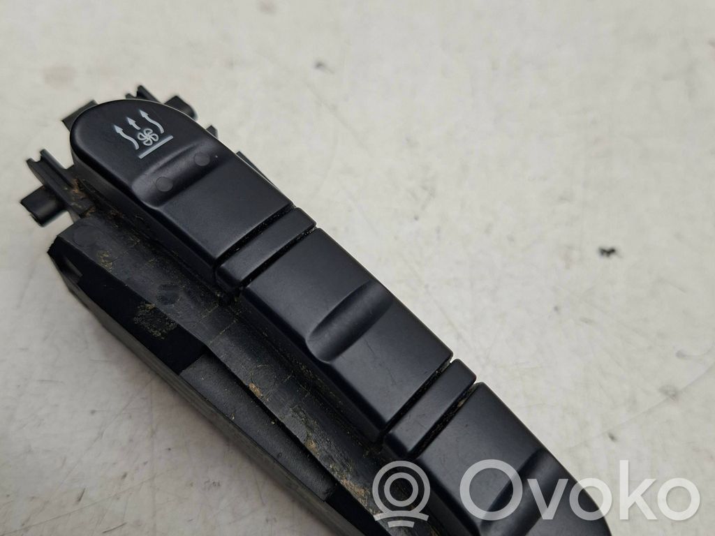 Mercedes-Benz C W203 Interruptor de calefacción del asiento 