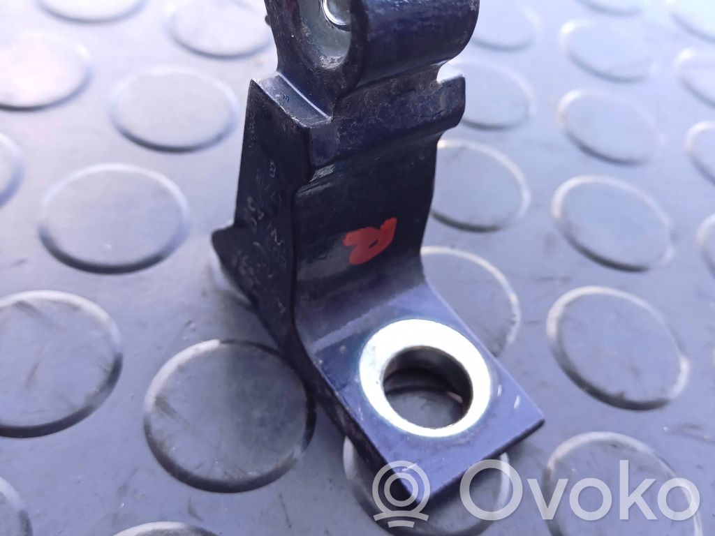 Volkswagen PASSAT B8 Front door upper hinge 