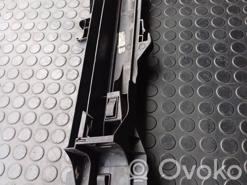 BMW X5 F15 Radiatoru paneļa sānu daļa (televizors) 