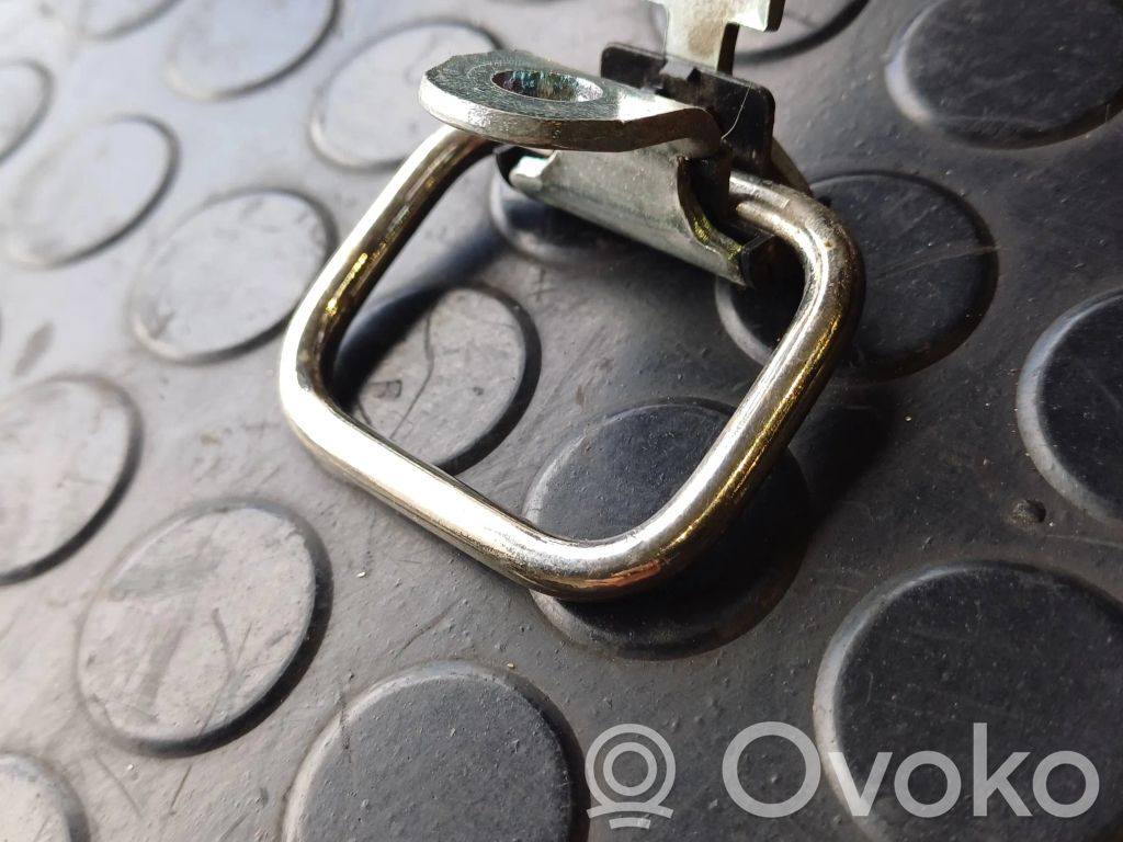BMW 3 E90 E91 Tie down hook / loop 