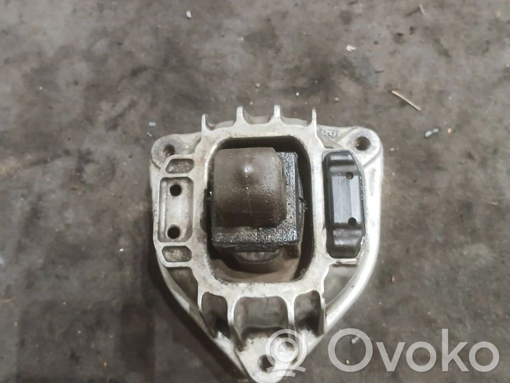 BMW 5 F10 F11 Engine mount bracket 