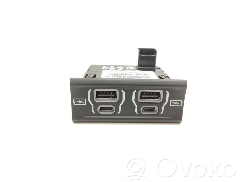 Jeep Grand Cherokee WL Gniazdo / Złącze USB 