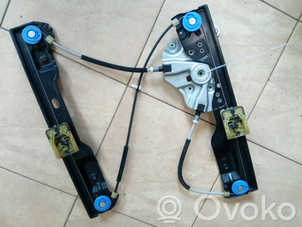 Opel Astra J Front door window regulator with motor 