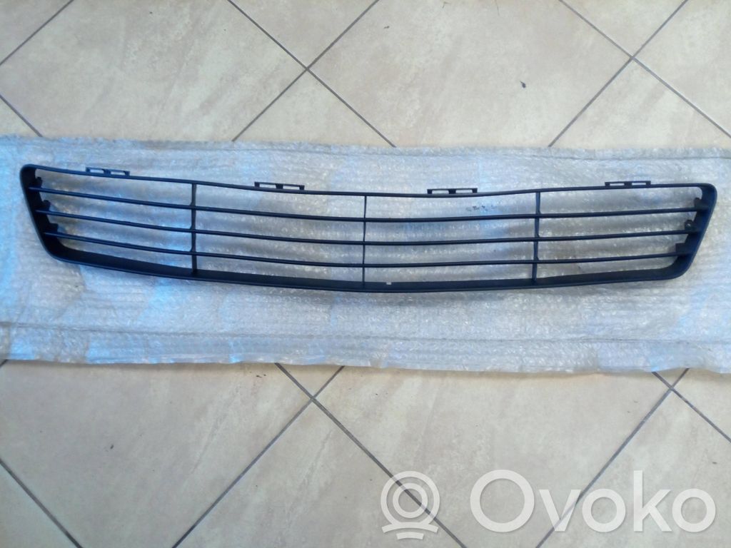 Ford Fiesta Kratka dolna zderzaka przedniego 
