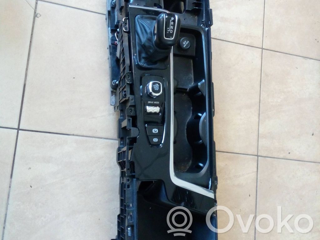 Volvo S90, V90 Consolle centrale 