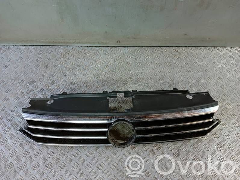 Volkswagen PASSAT B8 Maskownica / Grill / Atrapa górna chłodnicy 
