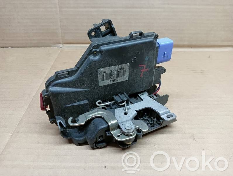 Volkswagen Golf Plus Front door lock 