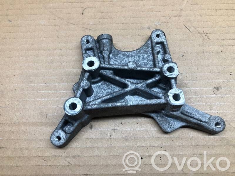 Suzuki Vitara (LY) Engine mounting bracket 