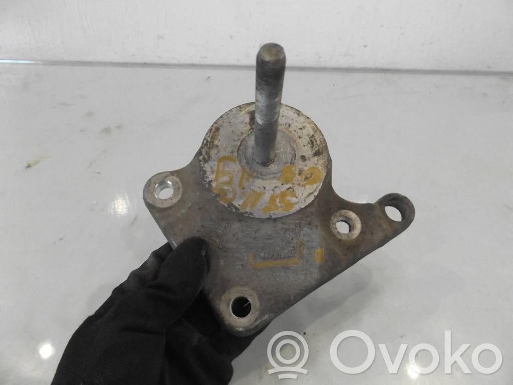Gearbox mounting bracket