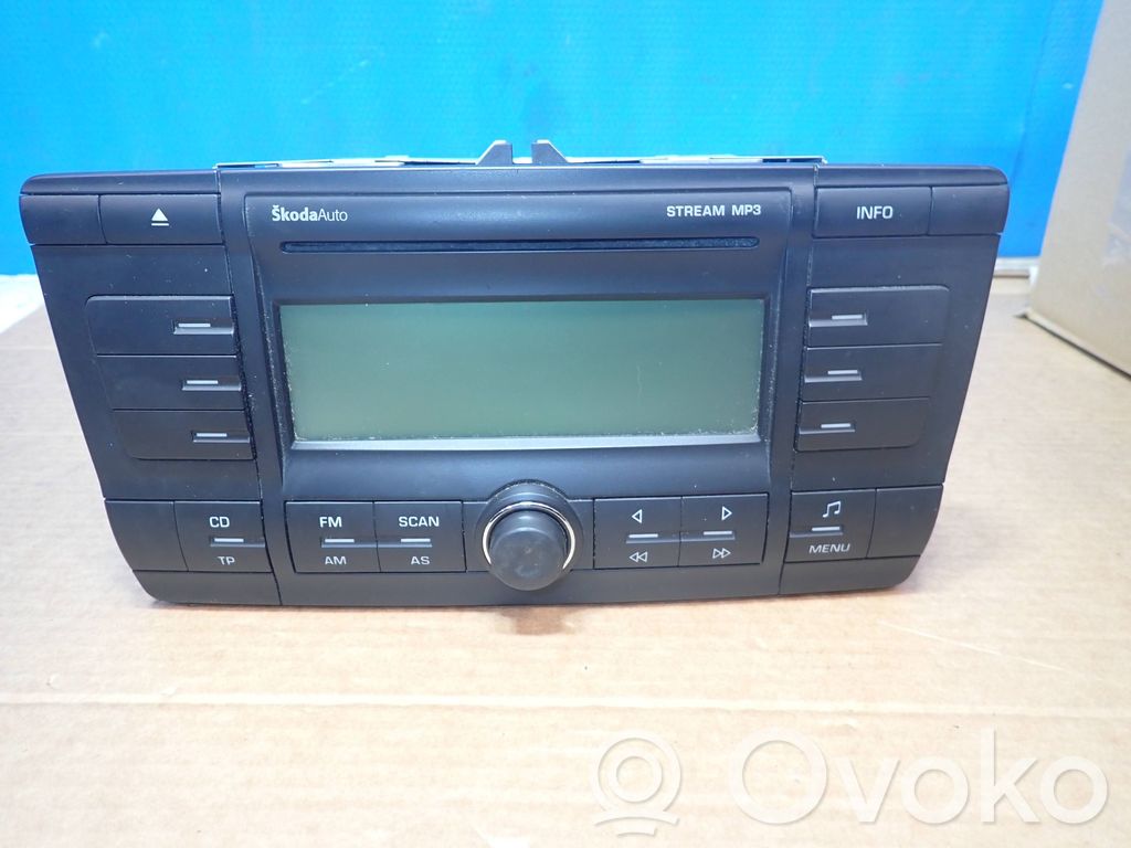 Skoda Octavia Mk2 (1Z) Panel / Radioodtwarzacz CD/DVD/GPS 