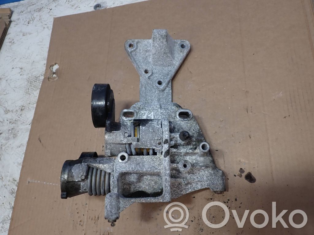 Volvo V40 Generatoriaus kronšteinas 