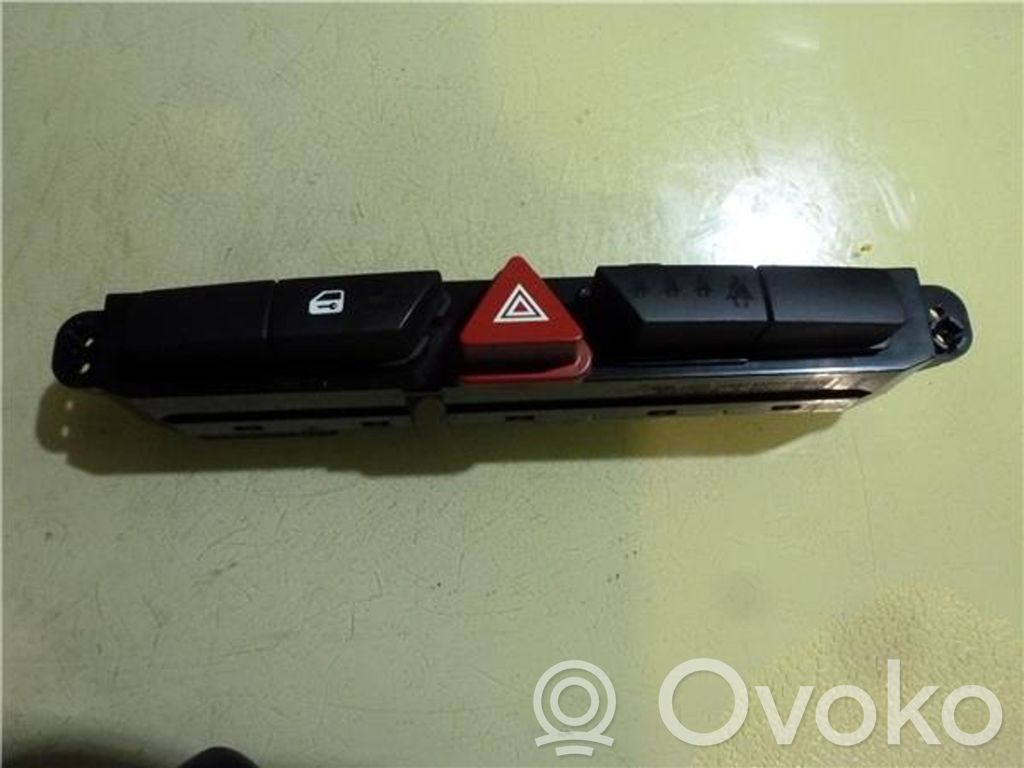 Botón interruptor de luz de peligro   937001H000
