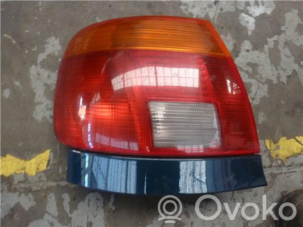 Lámpara de faros/luces traseros