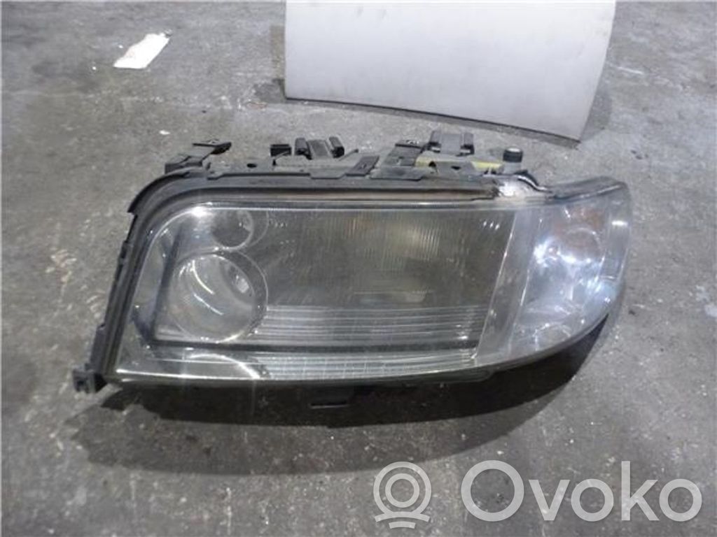 Audi A8 S8 D2 4D Phare frontale 