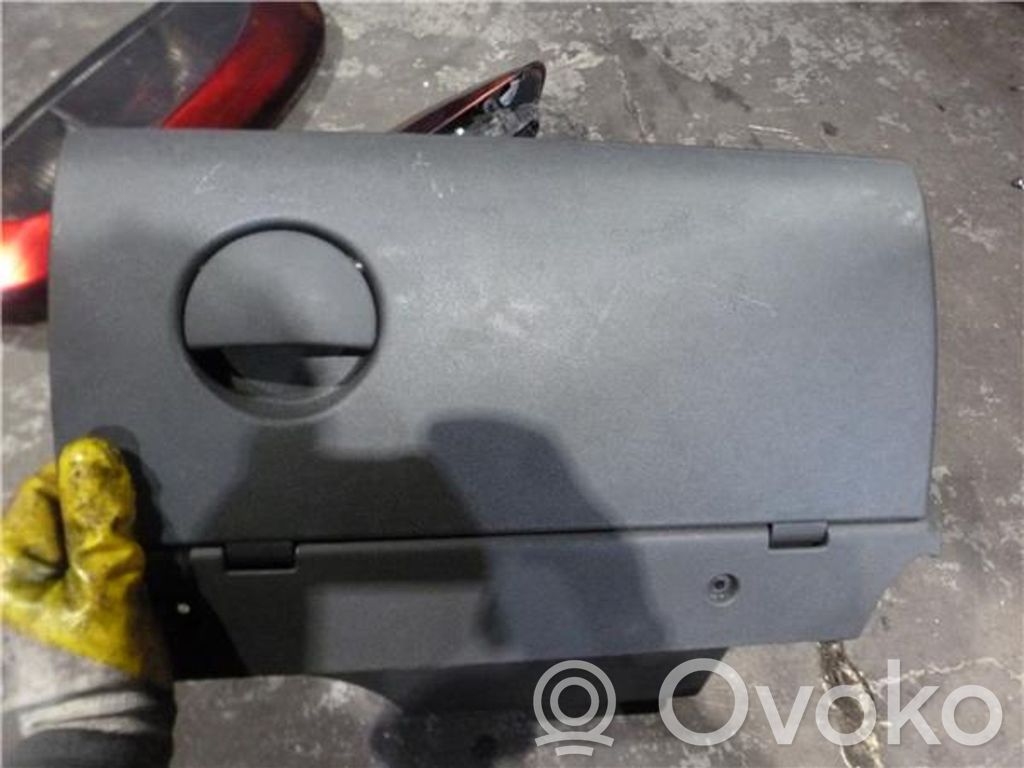 Opel Corsa C Guantera 