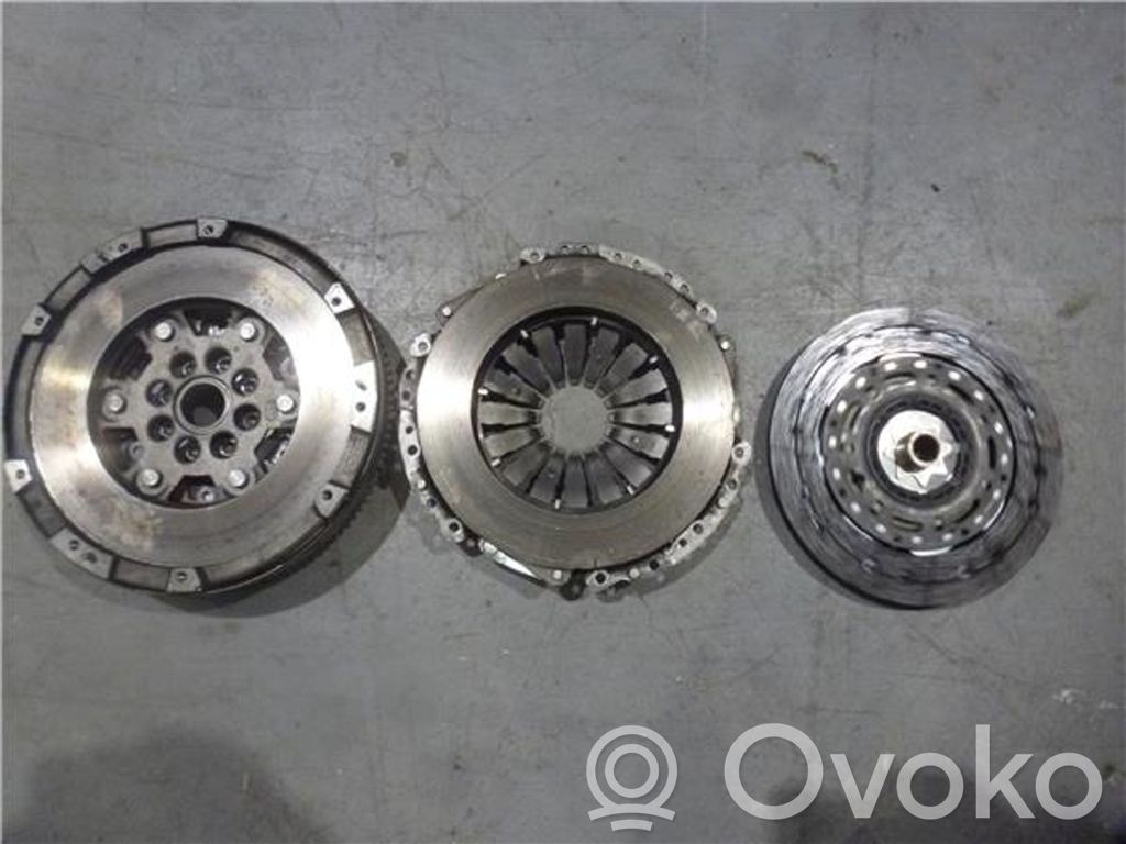 Opel Corsa E Маховик 