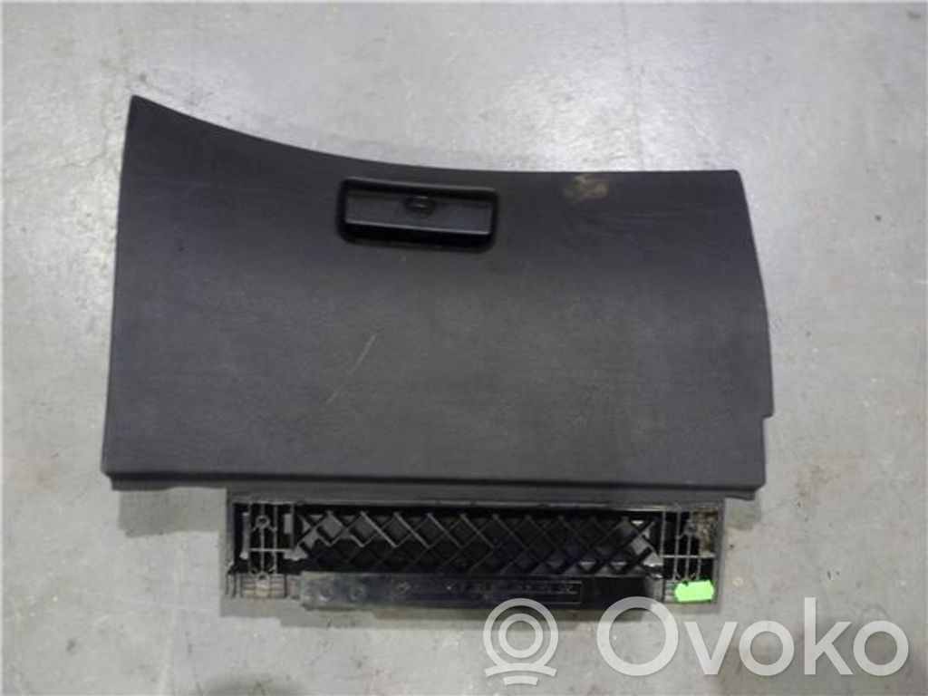 Glove box