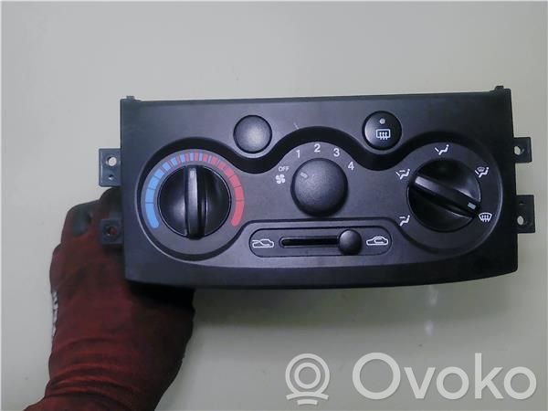 Interruptor del aire acondicionado (A/C)   4B02