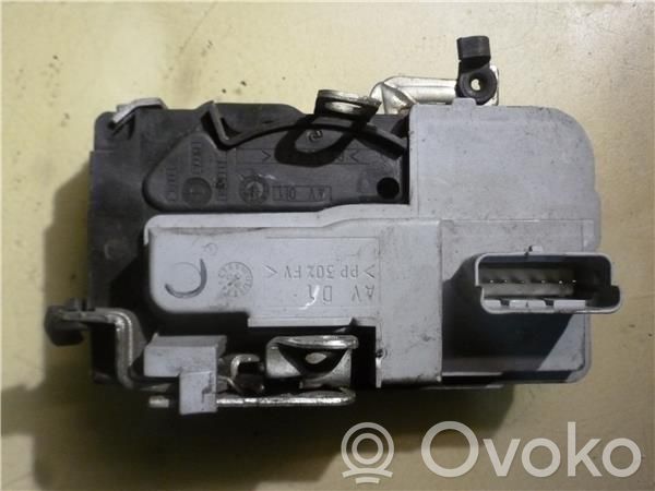 Peugeot 206+ Front door lock 