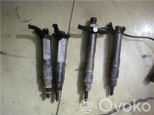 Audi A4 S4 B5 8D Juego de inyectores de combustible 