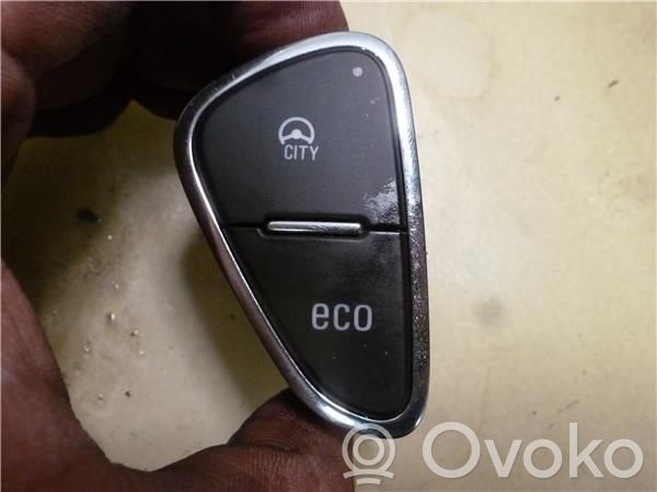 Opel Corsa E Un conjunto de interruptores 