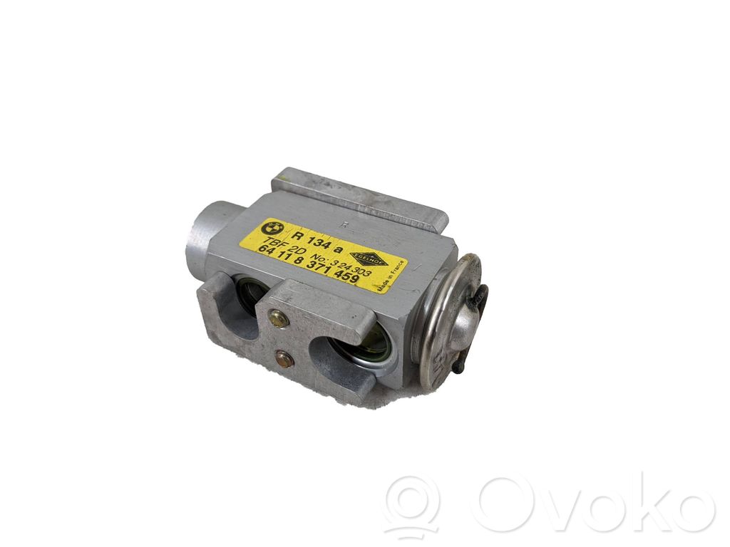 BMW 5 E39 Air conditioning (A/C) expansion valve 
