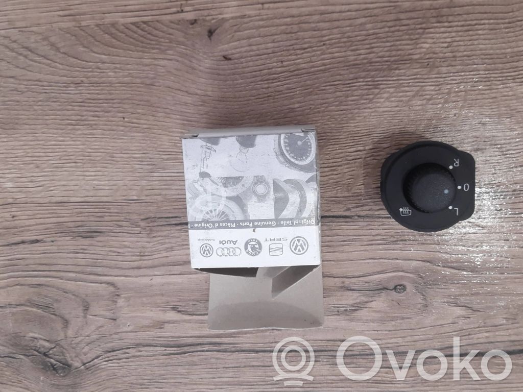 Volkswagen Beetle A5 Wing mirror switch 
