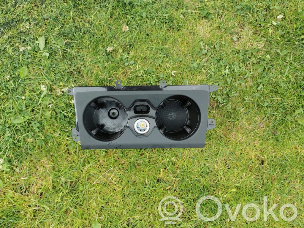 Audi A7 S7 4K8 Peleninė panelėje 