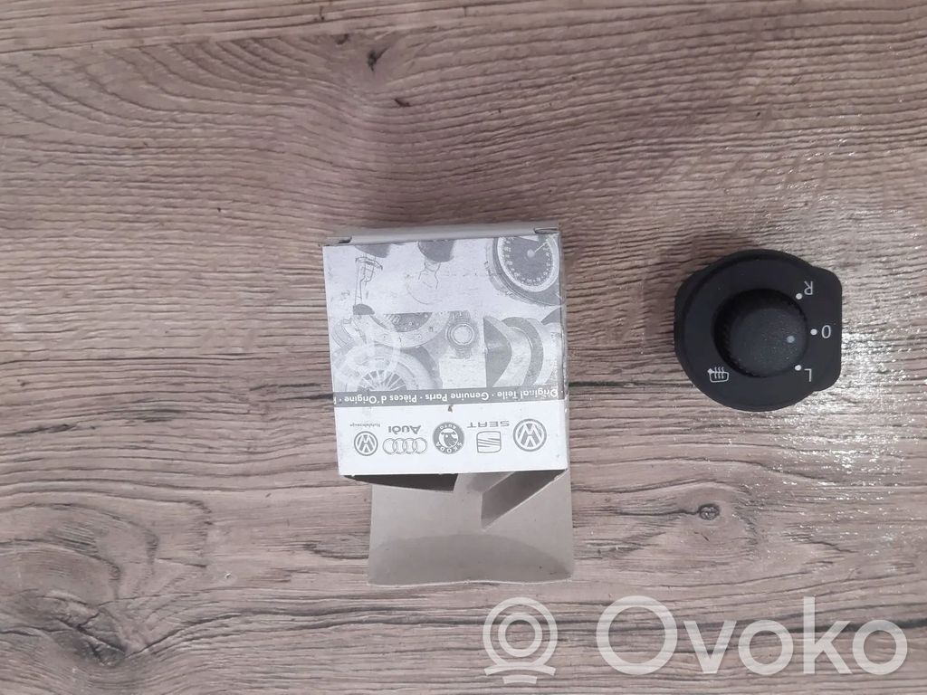 Volkswagen Beetle A5 Wing mirror switch 
