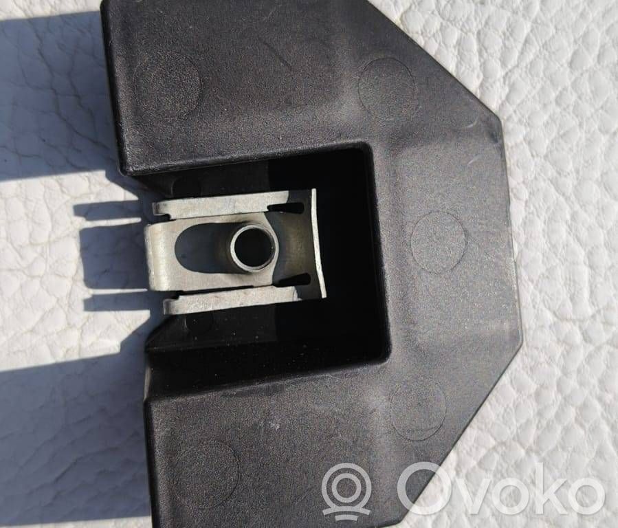 Soporte del parachoques delantero   161407400A