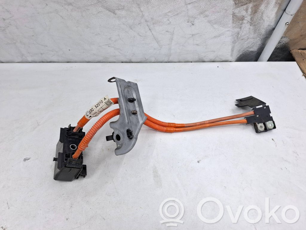 Toyota Yaris Плюсовый провод (аккумулятора) 