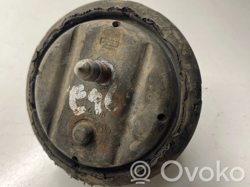 Engine mount bracket   6756018