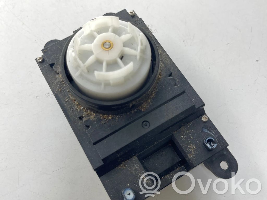 Head unit multimedia control   6944884