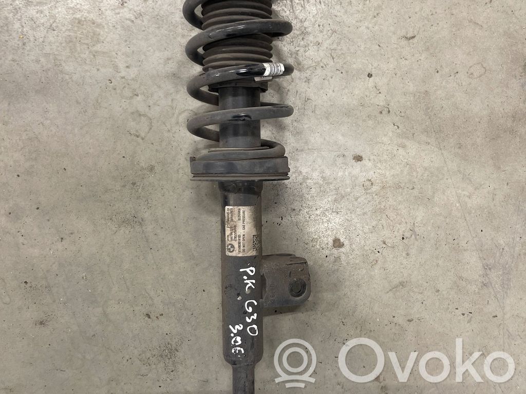 BMW 5 G30 G31 G38 Amortyzator osi przedniej ze sprężyną 