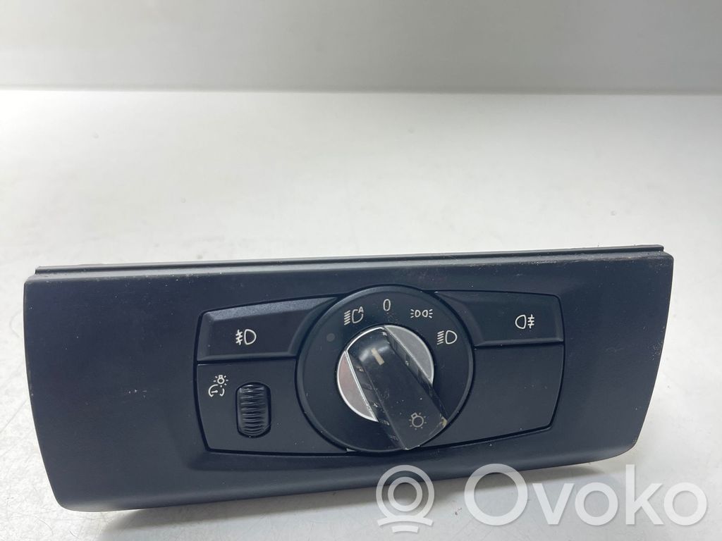 Light switch   9134726