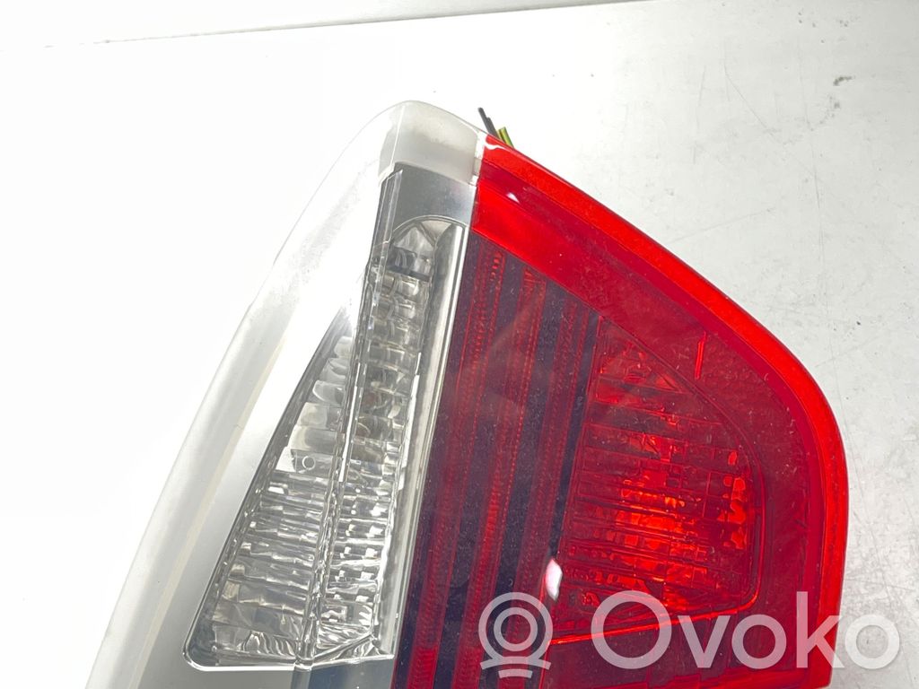 BMW 3 E90 E91 Galinis žibintas dangtyje 
