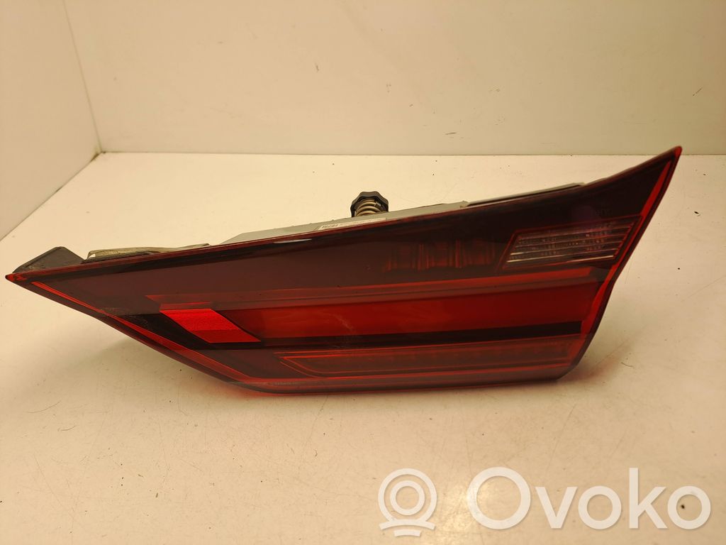 BMW 1 F40 Lampă spate în capacul portbagajului 