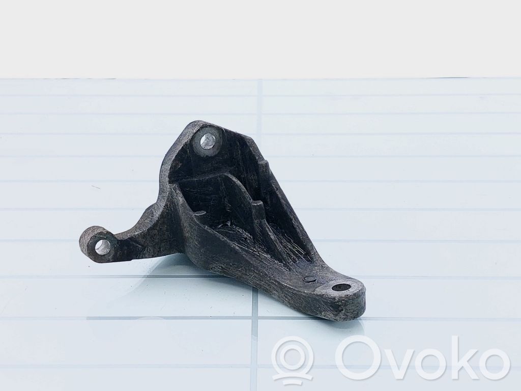 Volvo V50 Engine mounting bracket 