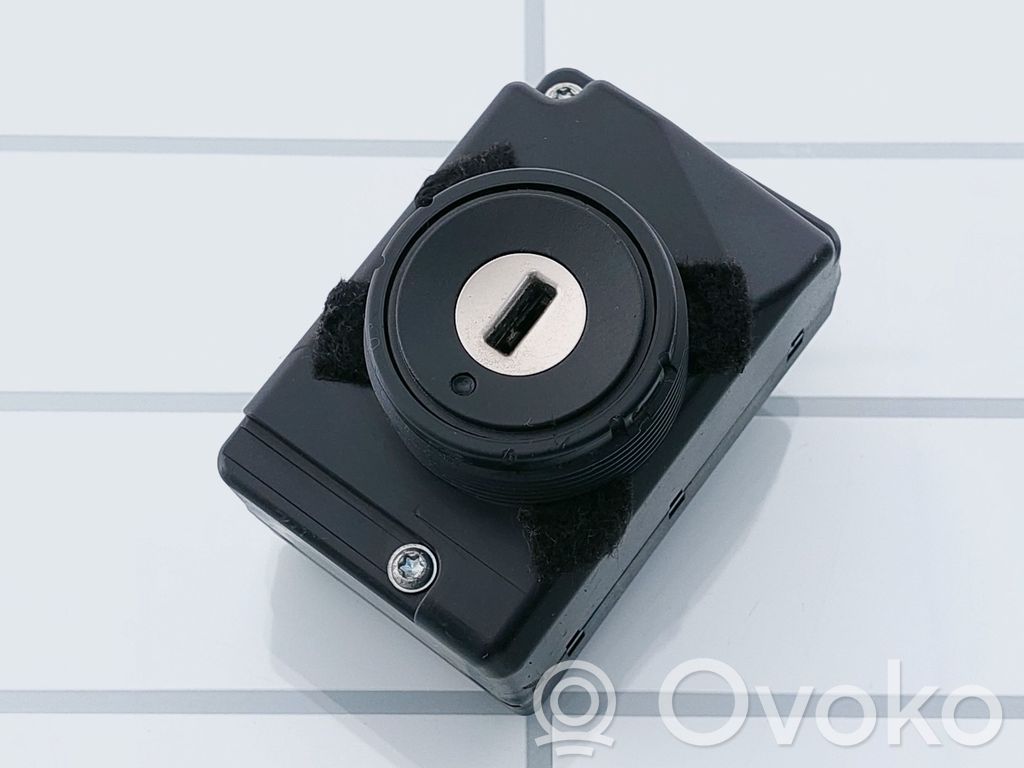Volkswagen Touran I Ignition lock 