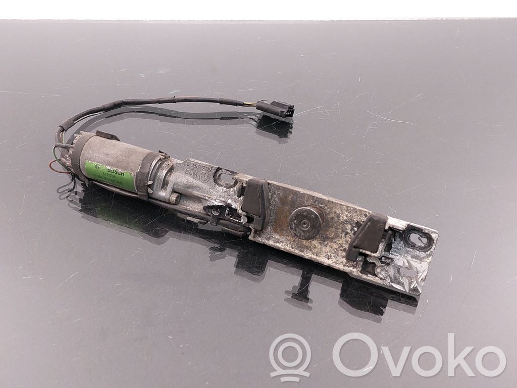 BMW 7 E38 Spynos varikliukas galinio dangčio 