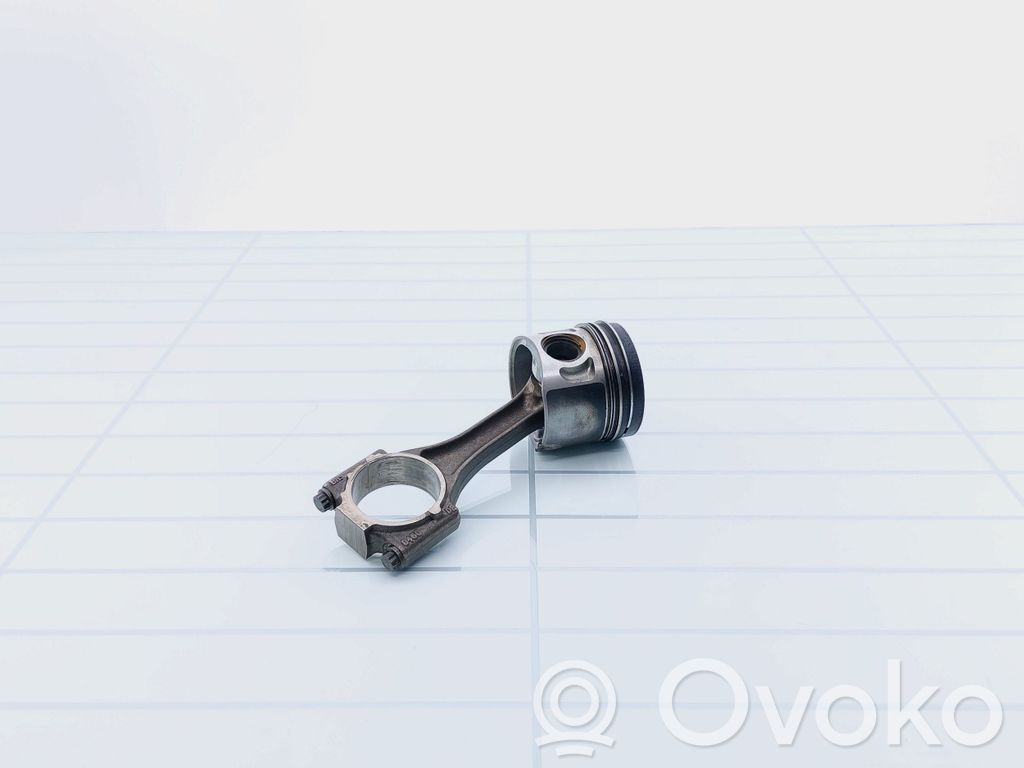 Volvo V50 Tłok z korbowodem 