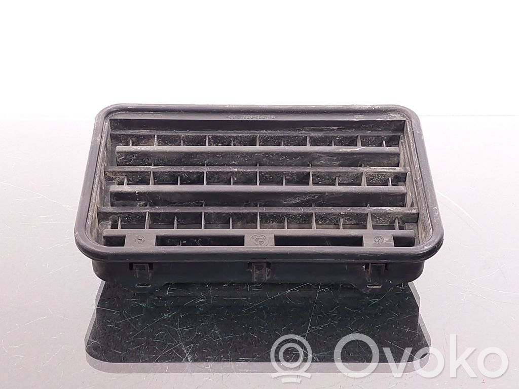 BMW X6 E71 Quarter panel pressure vent 