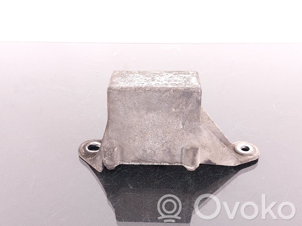 Volvo S80 Engine mount bracket 