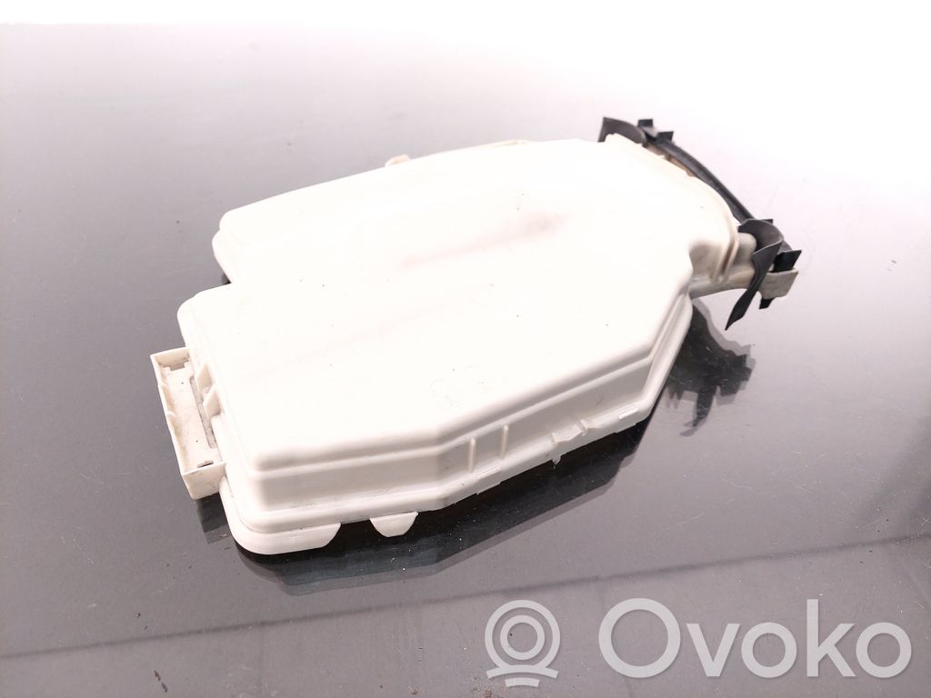 BMW 3 E90 E91 Fuse box cover 
