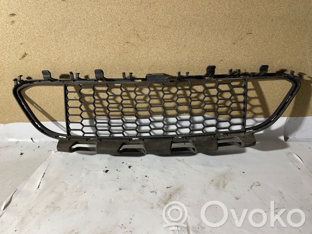 BMW 3 F30 F35 F31 Etupuskurin alempi jäähdytinsäleikkö 