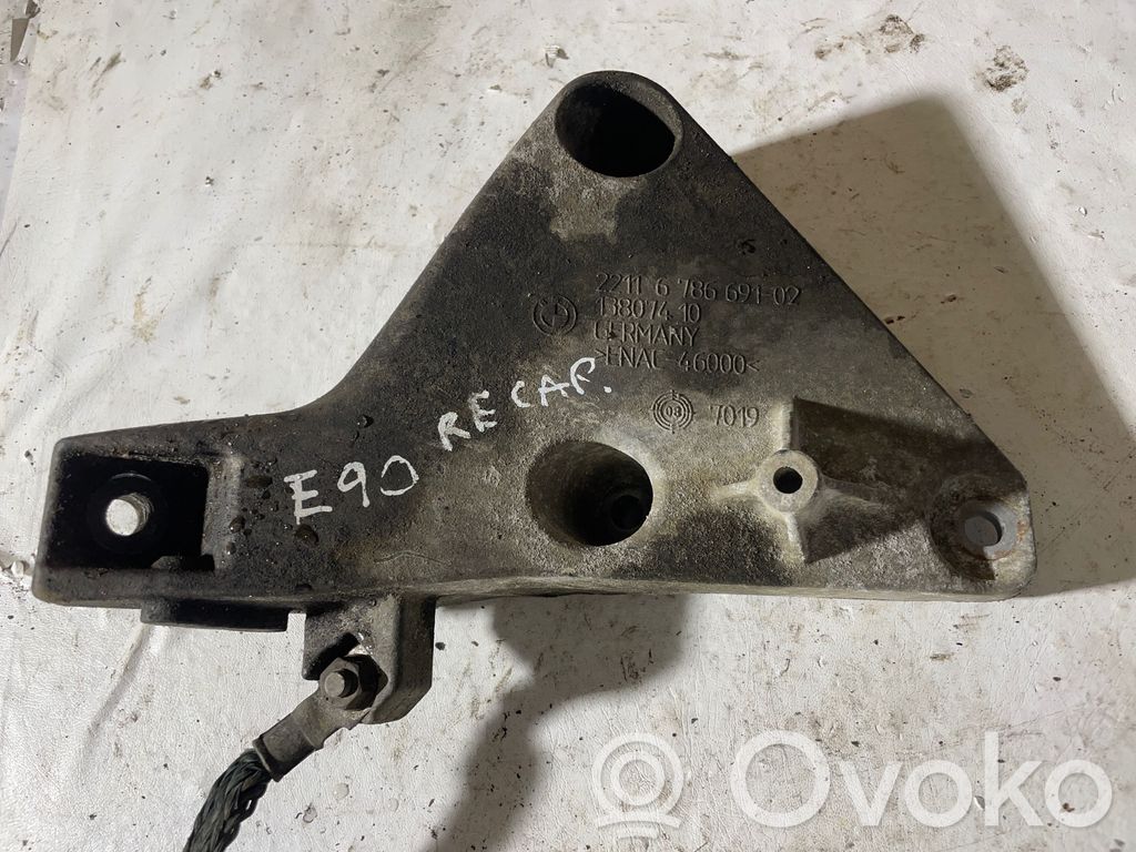 Halterung Lager Motor   6786691,13807410