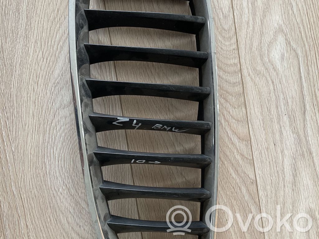 BMW Z4 E89 Etupuskurin ylempi jäähdytinsäleikkö 