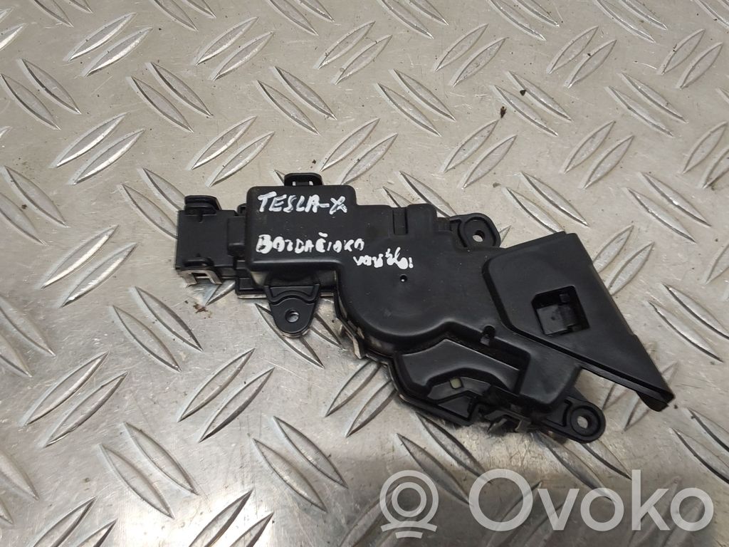Tesla Model X Kiti valdymo blokai/ moduliai 
