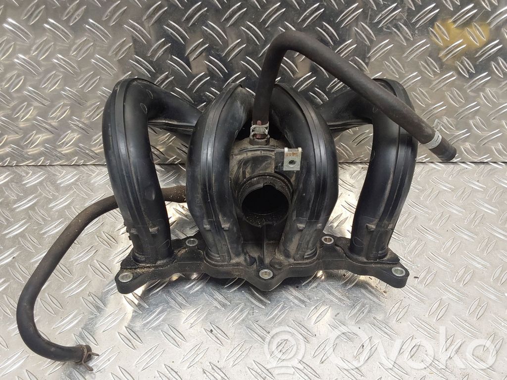 Toyota Yaris Всасывающий коллектор 